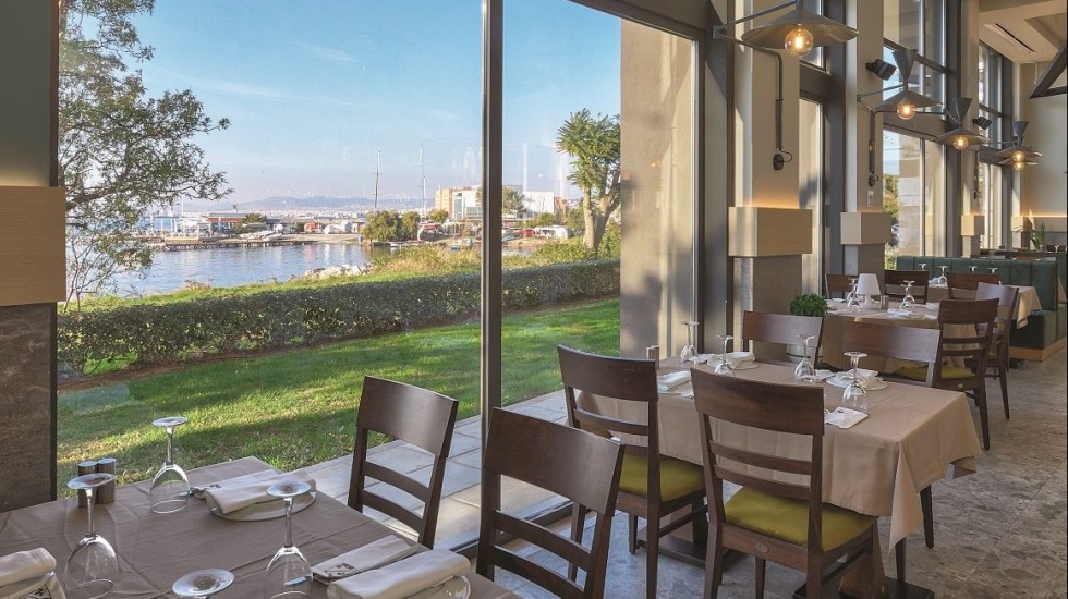 Nea Diagonios in "Business Traveler U.K."