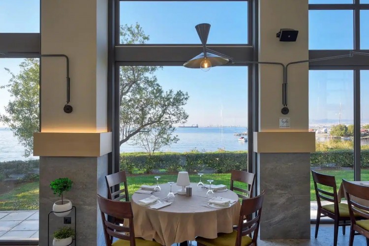 Nea Diagonios: Delicious food in Kalamaria, on the beach